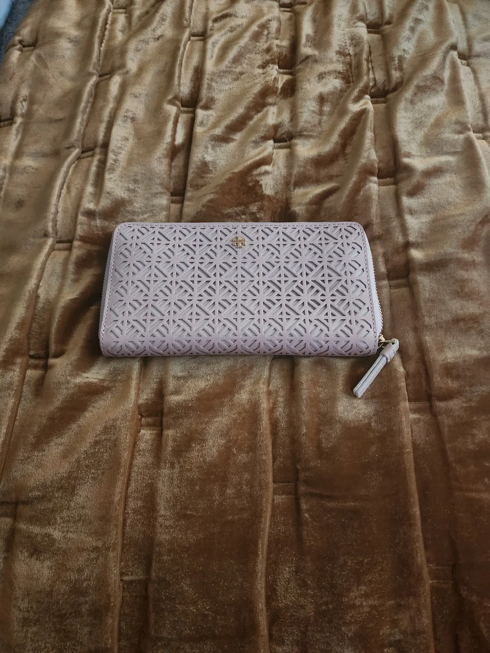Tori Burch Laser-Cut Zip Wallet - Light Pink